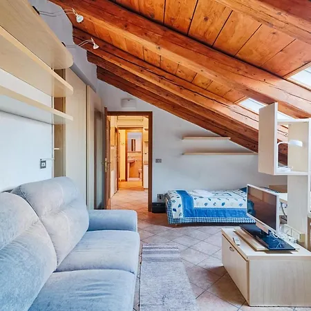 Guesthost - Loft Апартаменты Триест