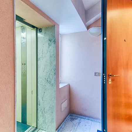 Guesthost - Loft Апартаменты