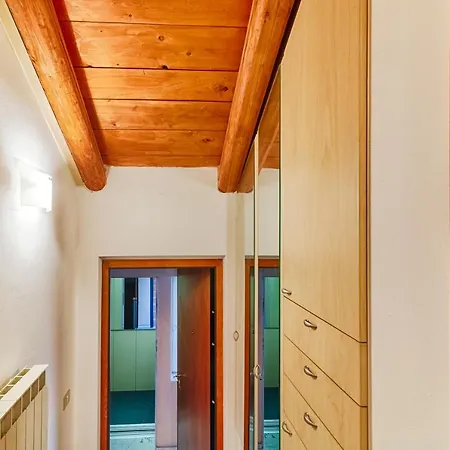 Guesthost - Loft * Триест