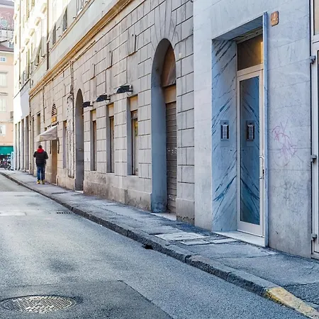 Guesthost - Loft アパート *